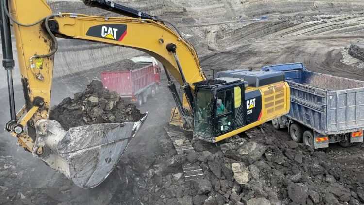 Экскаватор Caterpillar 390DLME с высокими техническими характеристиками
