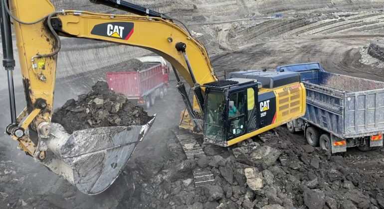 Экскаватор Caterpillar 390DLME с высокими техническими характеристиками