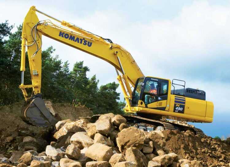 Мощный гусеничный экскаватор KOMATSU PC490LC-10
