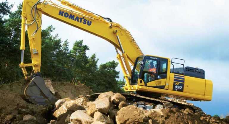Мощный гусеничный экскаватор KOMATSU PC490LC-10