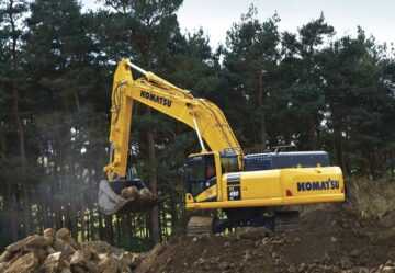Мощный гусеничный экскаватор KOMATSU PC490LC-10